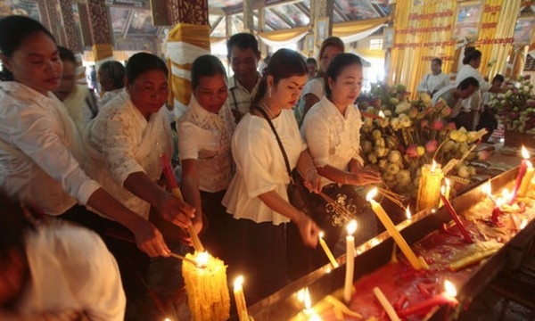 Người dân Campuchia tổ chức lễ hội Pchum Ben 2017