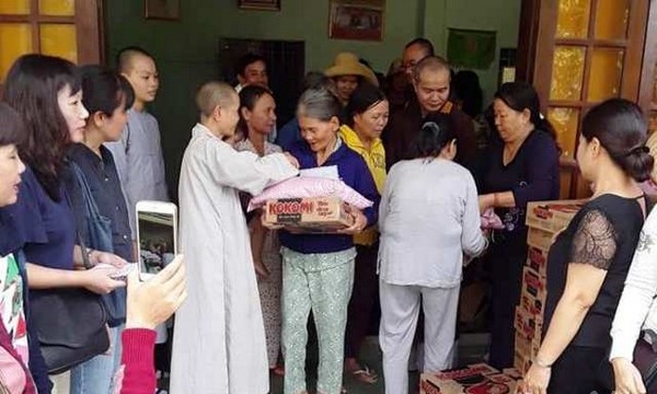 Quảng Nam: Tặng quà cứu trợ vùng lũ tại huyện Đại Lộc
