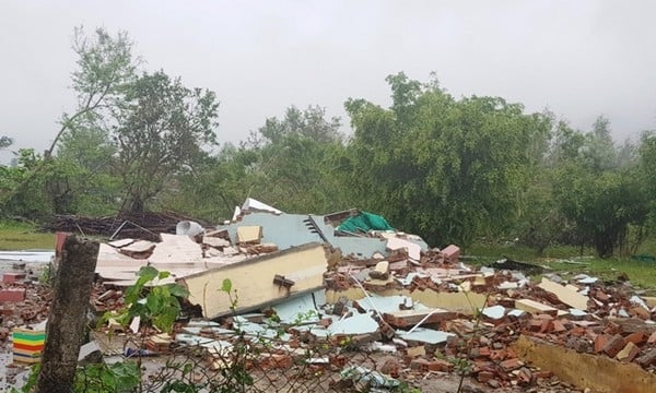 Khánh Hòa: Chùa Hải Sơn bị sập hoàn toàn sau cơn bão 12