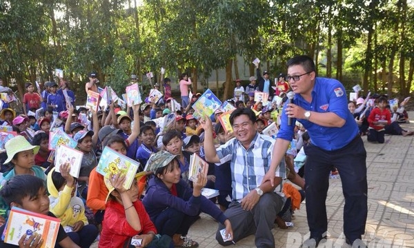 Khánh Hòa: Trao 306 suất quà học sinh miền núi Khánh Sơn