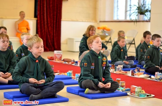 Anh: Trẻ em tu học Phật pháp tại thành phố Manchester