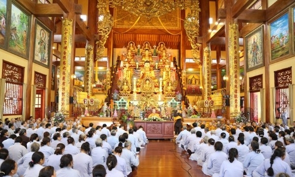 Quảng Ninh: Phật tử vân tập về chùa Ba Vàng tu tập Bát Quan Trai giới