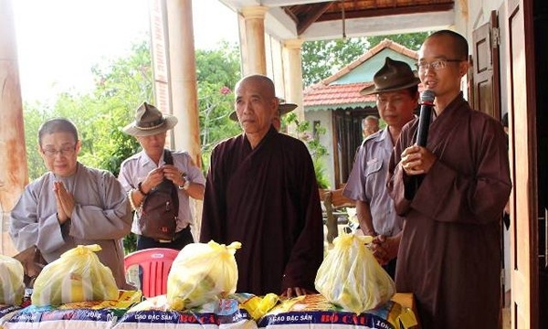 Quảng Nam: Hội tương trợ AFOM trao quà từ thiện tại chùa Lộc Tân