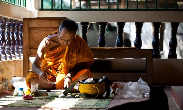 Phật dạy tu trong lúc uống, ăn