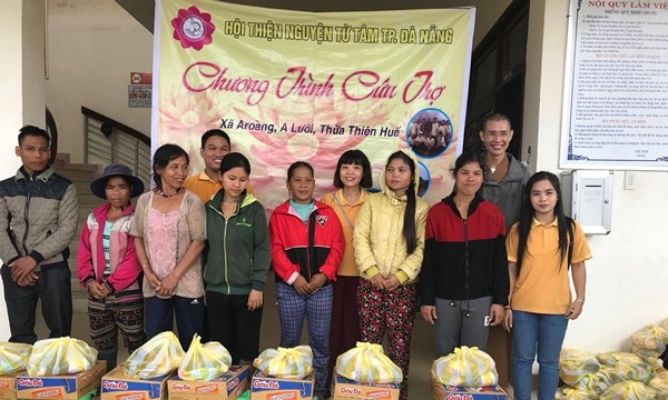 Đà Nẵng: Hội Thiện nguyện Từ Tâm cứu trợ đồng bào lũ lụt sau bão