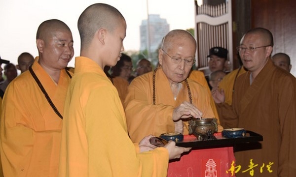 Trung Quốc: Trưởng lão Tịnh Tâm viếng thăm Nam Phổ Đà Tự