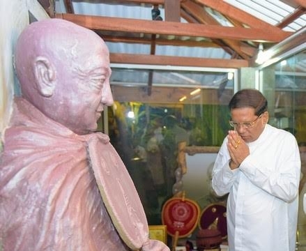 Tổng thống Sri Lanka Dâng Y Kathina; thúc đẩy quan hệ với Thái Lan