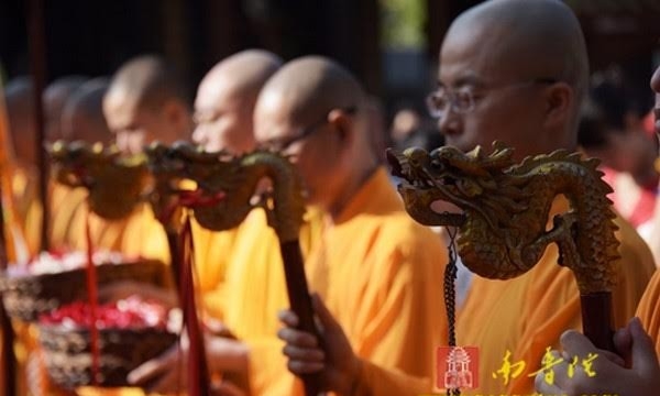 Trung Quốc: Hàng nghìn người Quy y Tam Bảo tại chùa