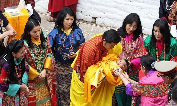 Bhutan: Chùm ảnh lễ khai tâm đặt tên Hoàng tử theo nghi thức Phật giáo