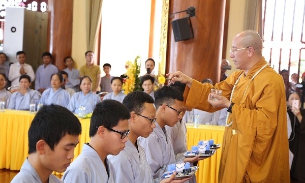 Quảng Ninh: Thiêng liêng lễ xuất gia cho 11 Giới tử tại chùa Ba Vàng