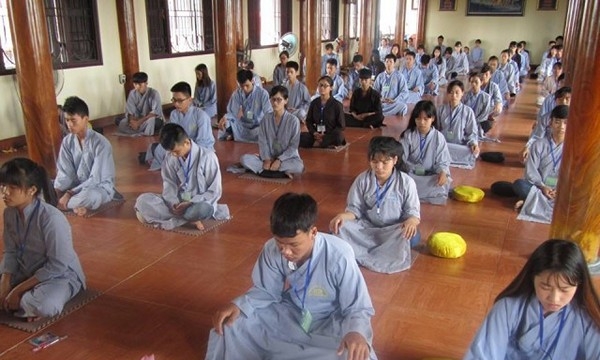 Thái Bình: Các bạn trẻ về chùa Từ Xuyên tham dự khóa tu một ngày