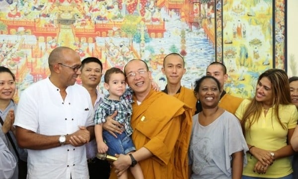 Đại sứ Cu Ba tại Việt Nam thăm chùa Ba Vàng, Quảng Ninh