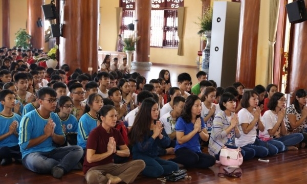 Quảng Ninh: Hơn 1000 học sinh tìm hiểu giáo lý đạo Phật tại chùa Ba Vàng