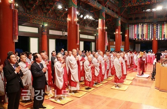 Hàn Quốc: Các chùa, tổ đình mừng ngày Phật đản PL.2560