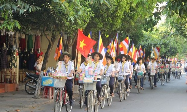 Quảng Nam: Diễu hành xe đạp mừng Phật Đản quanh phố cổ Hội An