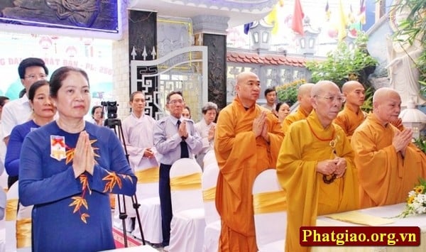 Tp.HCM: Lễ tắm Phật tại chùa Minh Đạo
