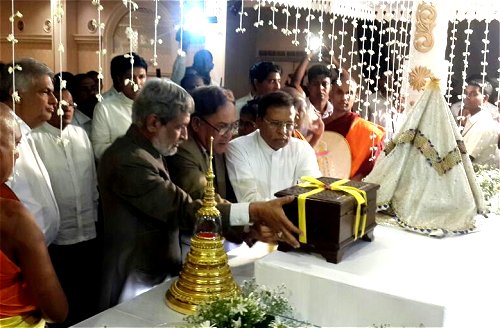 Tổng thống Sri Lanka khai mạc triển lãm Xá lợi Phật  