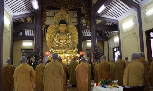 Tp.HCM: Chư tăng chùa Phổ Quang bố tát tụng giới