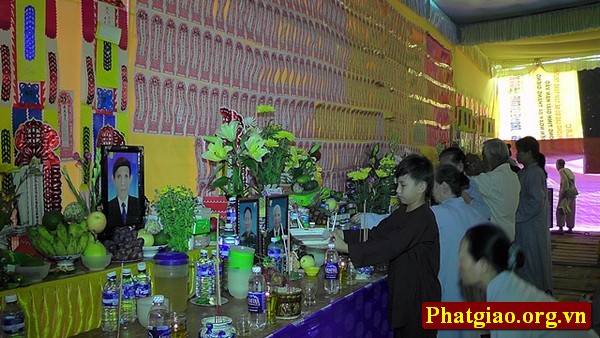 Đà Nẵng: Trai đàn cầu siêu; cúng dường tại chùa Minh Phước