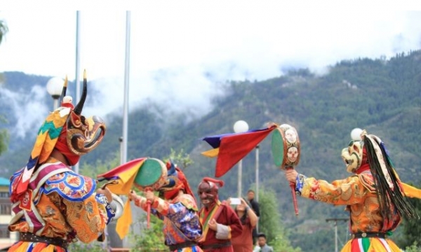 Bhutan: Núi Echoes, 400 năm lịch sử văn học, âm nhạc & phật giáo