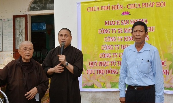 Phật tử Đà Nẵng tặng quà đồng bào vùng lũ Quảng Bình