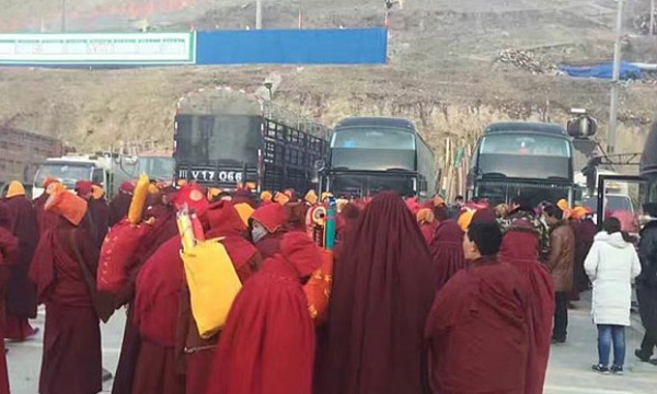 Hàng trăm tăng sĩ, phật tử bị đuổi khỏi Học viện Phật giáo Larung Gar