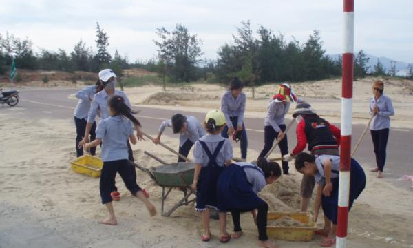 Đăk Nông: Liên đoàn GĐPT Chánh Đạo tổ chức vệ sinh đoạn đường từ chùa Hoa Khai đến chợ Nghĩa Thắng