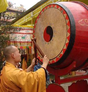 Tại sao chưa sử dụng tiếng trống tại các đại lễ Phật giáo?