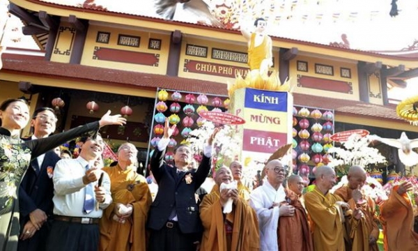 Lễ Phật đản tươi sắc hoa và khát vọng hòa bình