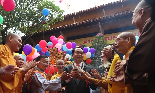 Giáo hội kính mừng Đại lễ Phật đản PL.2560 tại chùa Quán Sứ