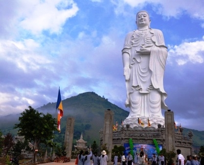 Chiêm bái 9 kỷ lục Phật giáo Việt Nam năm 2012