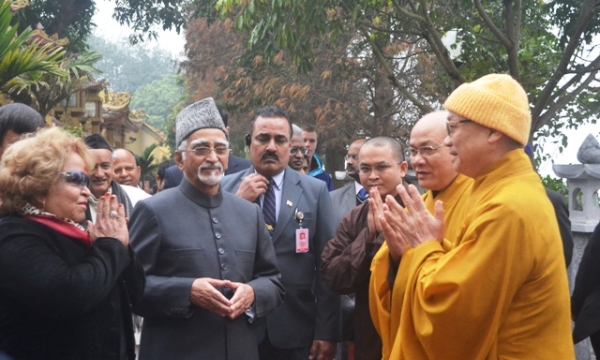 Hà Nội: Phó Tổng thống Ấn Độ thăm chùa Trấn Quốc