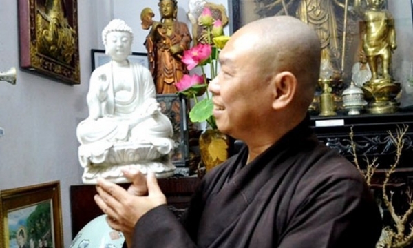 Hơn 200 pho tượng Phật cổ 'đang sống' với nhà sư