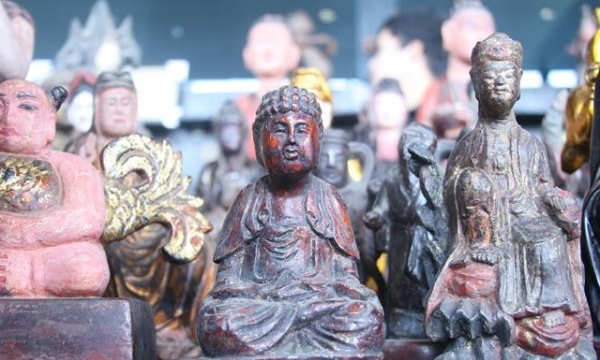 Đến 'Chợ phiên dấu xưa' để chiêm bái tượng Phật cổ