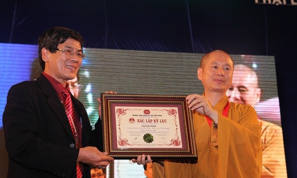 Chùa Phật Quang lập kỷ lục Lễ mừng đức Phật thành Đạo có đông người tham dự Nhất