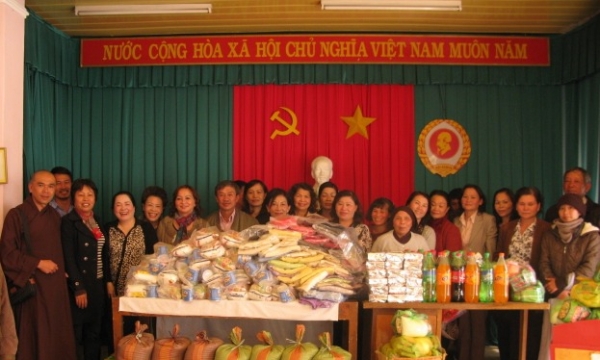 Lâm Đồng: Ban Từ Thiện Phật giáo tỉnh tặng quà Tết cho bà con nghèo 