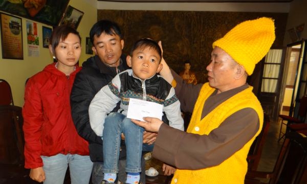 Lâm Đồng: Tổ đình Linh Quang trao quà từ thiện nhân mùa Vu Lan  