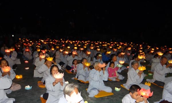 Lâm Đồng: Linh thiêng đêm hoa đăng 'Vu lan thắng hội' tại chùa Hội Phước 