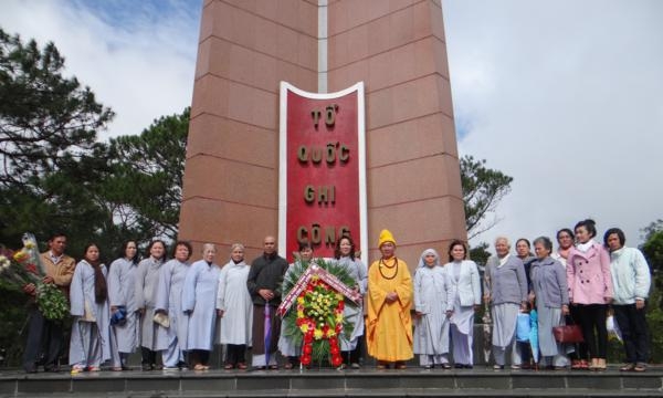 Lâm Đồng: Ban Từ thiện tỉnh viếng nghĩa trang liệt sĩ  và tặng quà nhân mùa Vu lan 