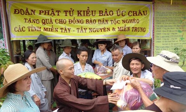 Đắc Lắk: Chùa Linh Phong thăm tặng quà cho bà con, học sinh dân tộc