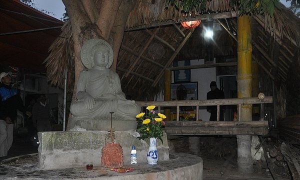 Độc đáo ngôi chùa có bức tượng Phật ở cổng 