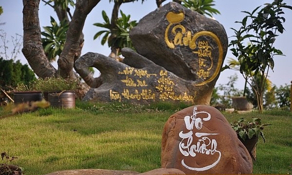 Thăm “Vườn Thư pháp” nơi chùa Ba Vàng