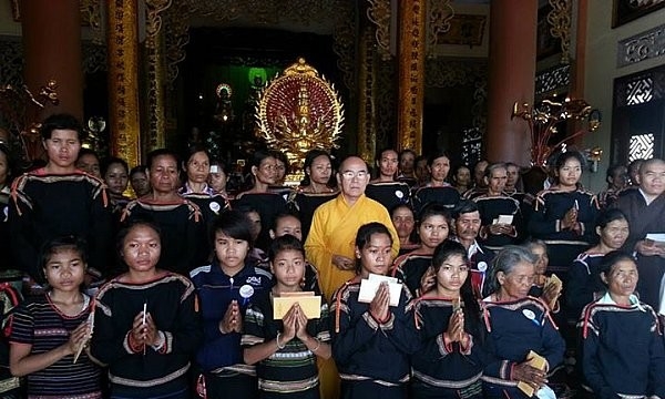 Phật tử Tây Nguyên hành hương thăm chùa, tìm hiểu đạo Phật