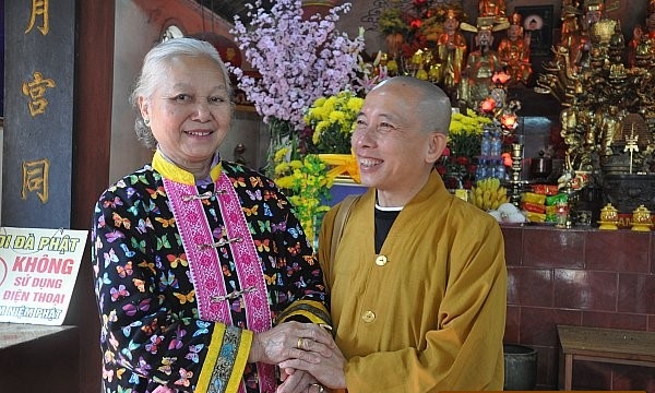 Niềm kính ngưỡng Phật của cụ bà người Việt gốc Hoa
