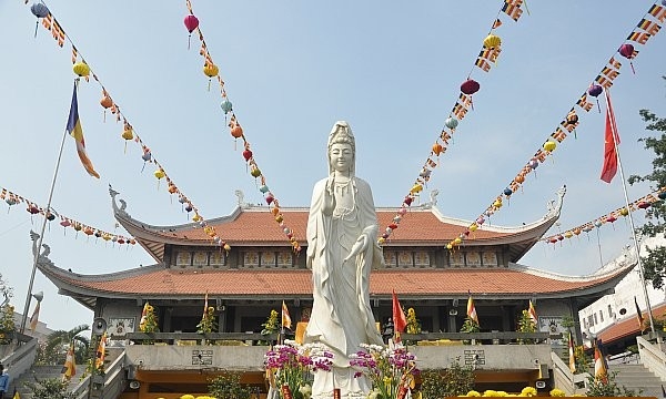 Thăm chùa Vĩnh Nghiêm ở thành phố Hồ Chí Minh