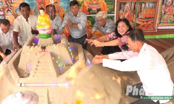 Độc đáo tục “đấp núi cát” và “tắm sư” trong dịp tết cổ truyền Khmer