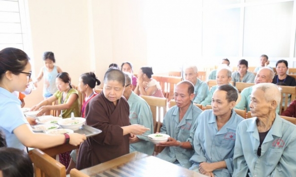 Bệnh viện đa khoa tỉnh Phú Thọ: Khai trương nồi cháo nghĩa tình năm 2018