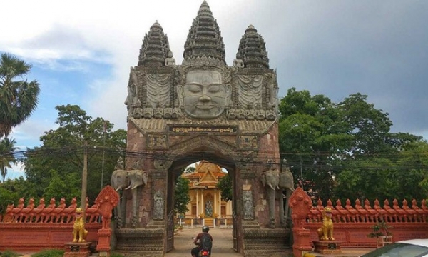Campuchia: Chùa và các tự viện Phật giáo thu hút khách du lịch