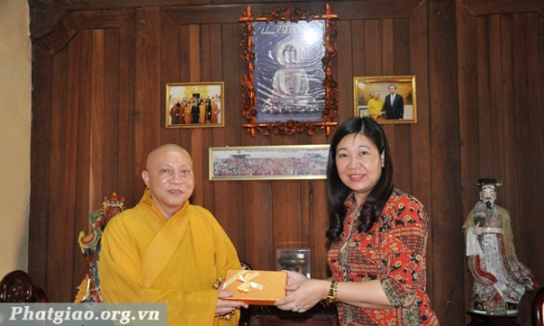 Hà Nội: Ban Dân vận Thành ủy chúc mừng Vu Lan tại chùa Liên Phái