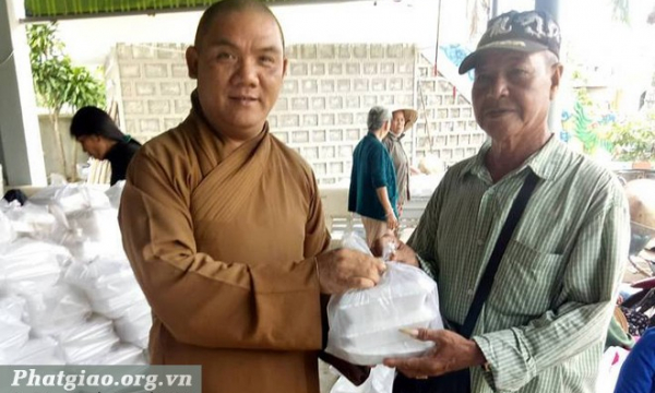 Khánh Hòa: Chùa Bửu Long tặng 1.000 suất cơm chay